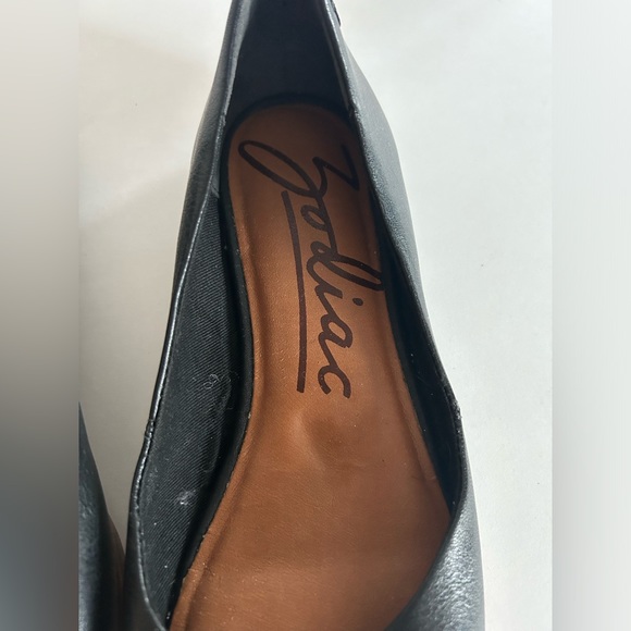 WOMEN'S ZODIAC HILL FLATS PRACTICALLY NEW - Picture 6 of 6